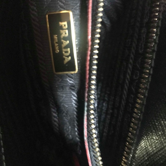 Authentic Prada Saffiano Vernice Nero - Picture 6 of 8
